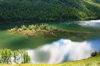 新疆阿勒泰卧龙湾,图二