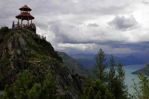 新疆阿勒泰观鱼亭