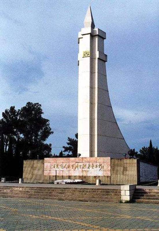 新疆阿勒泰白山布杜南拜墓,图三