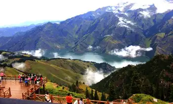 新疆天山天池马牙山观景点,图三