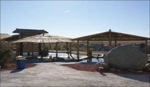 新疆五彩湾古海温泉