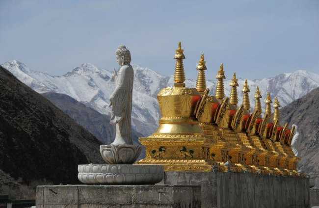 新疆库尔勒巴仑台黄庙,图一