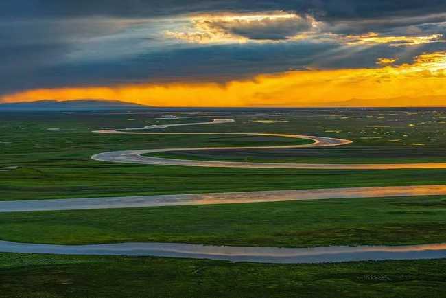 新疆巴音布魯克九曲十八彎景點,圖一