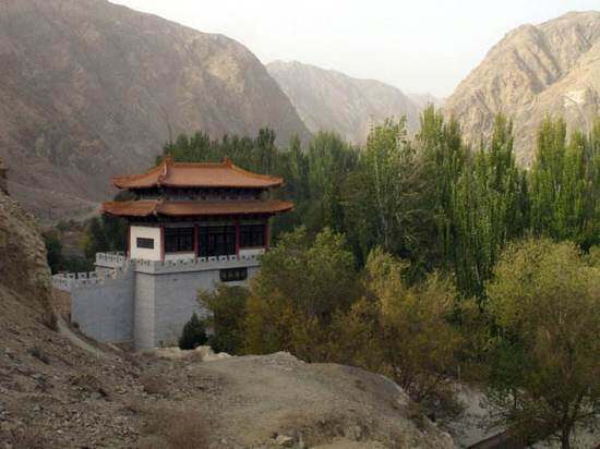 新疆库尔勒铁门关,图一