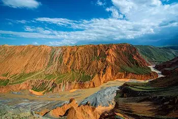 新疆克拉玛依独山子大峡谷,图一