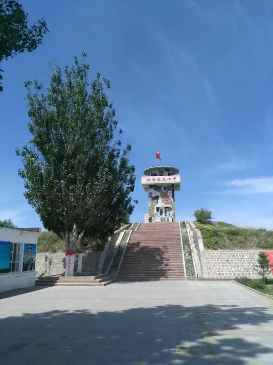 小白杨哨所2.jpg