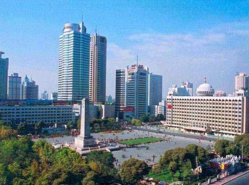 新疆乌鲁木齐人民广场,图一