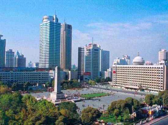 新疆乌鲁木齐人民广场,图一