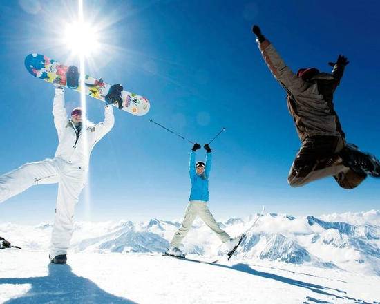 新疆乌鲁木齐雪莲山高尔夫灯光滑雪场,图一