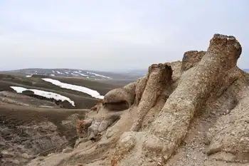 新疆伊犁火龙洞,图二