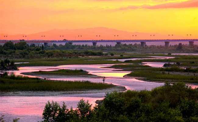 新疆伊犁河民族文化旅游村,图二