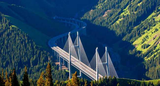 新疆伊犁果子沟大桥,图一