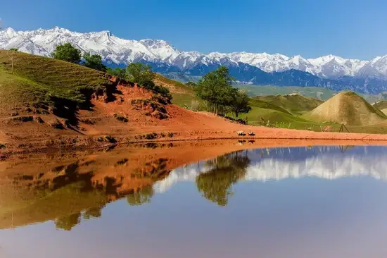 伊犁阿克库勒湖2.jpg
