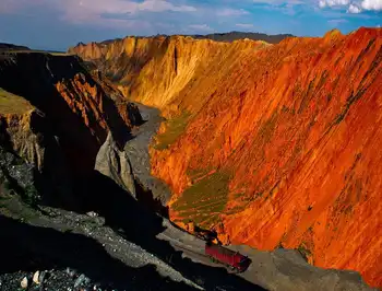 新疆奎屯大峡谷介绍,图一