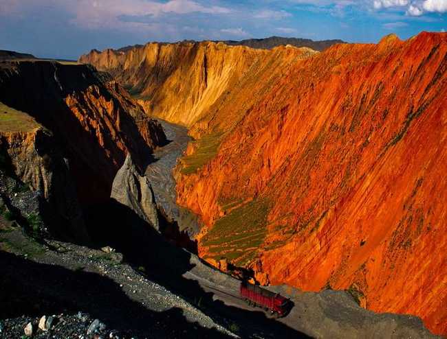新疆奎屯大峡谷介绍,图一