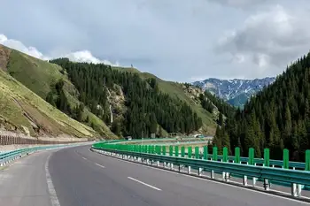 新疆伊犁果子沟,图三