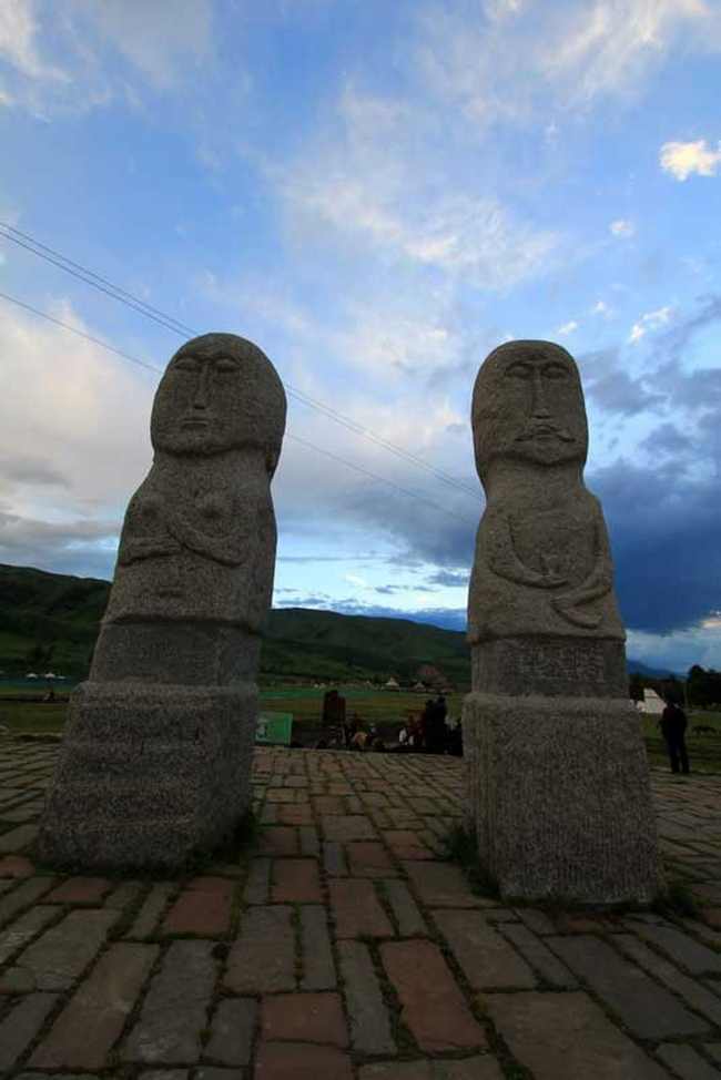 新疆伊犁乌孙古墓,图一