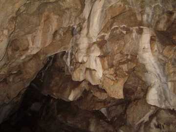 新疆伊犁科桑溶洞国家森林公园,图三