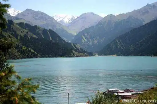 北疆自然揽胜之一:美若碧玉的天山明珠