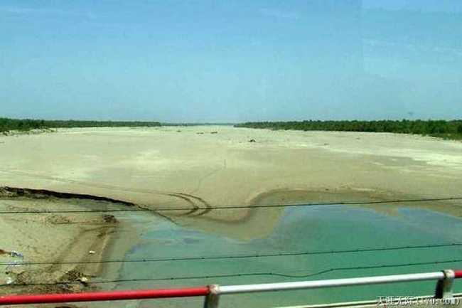 穿越塔克拉瑪干(中),圖一