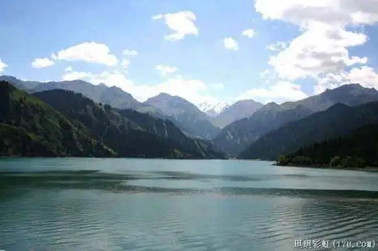北疆自然揽胜之一:美若碧玉的天山明珠