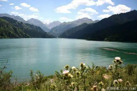 北疆自然揽胜之一:美若碧玉的天山明珠