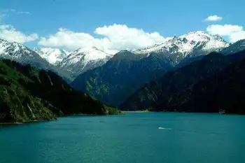 新疆的美景--天山天池,图六