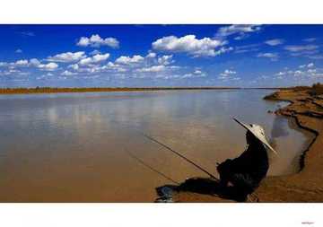 陶醉在塔里木河畔,图一