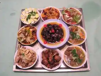 新疆回族的“九碗三行”正宗宴席,图十一