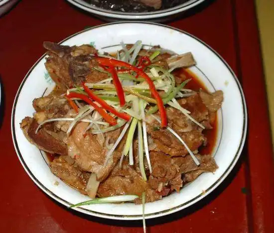 新疆回族的“九碗三行”正宗宴席