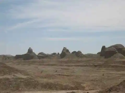 新疆行:绵延的荒凉