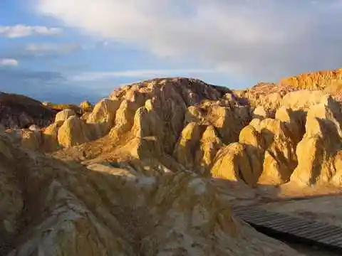 美丽新疆行攻略－1（布尔津五彩滩）