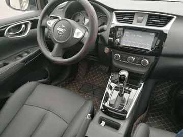 5座白色尼桑,图二