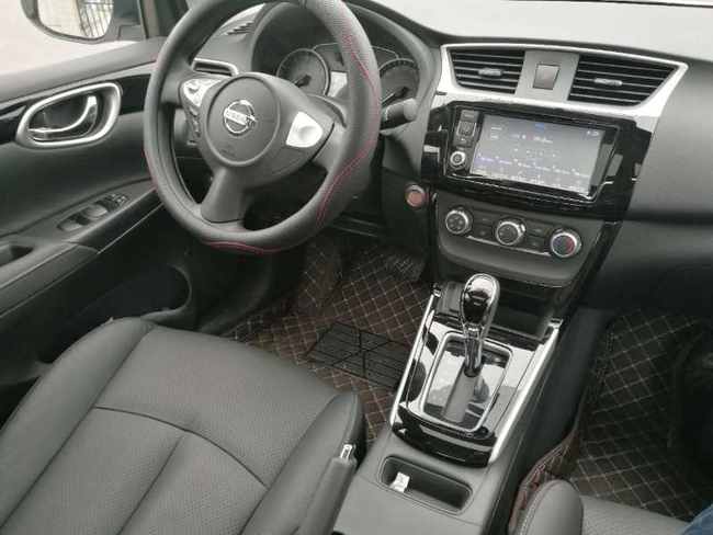 5座白色尼桑,图二