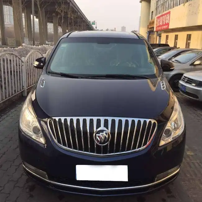 7座蓝色商务别克