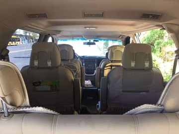 7座银色商务别克,图三