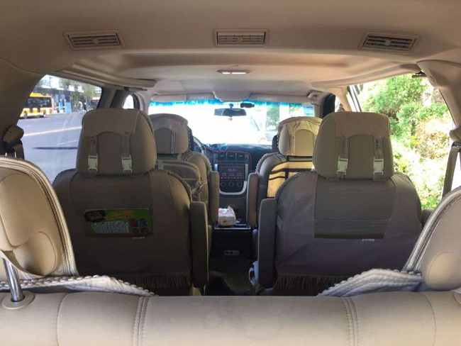 7座銀色商務(wù)別克,圖三