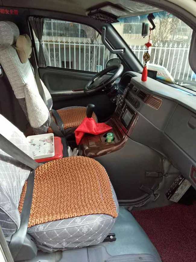 15座白色奔馳,圖二