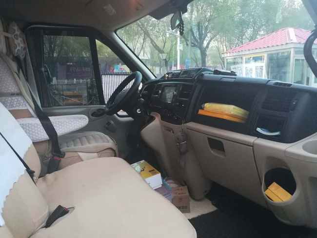 15座銀色福特,圖四