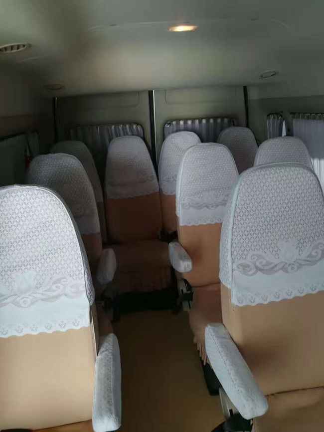 15座銀色福特,圖二