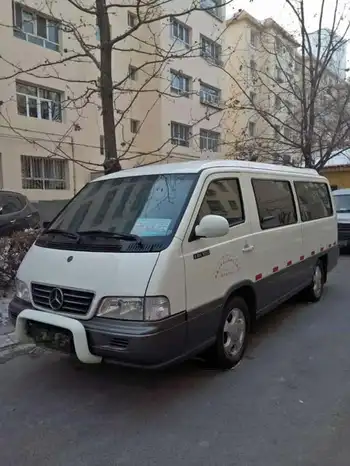 15座白色奔驰,图一