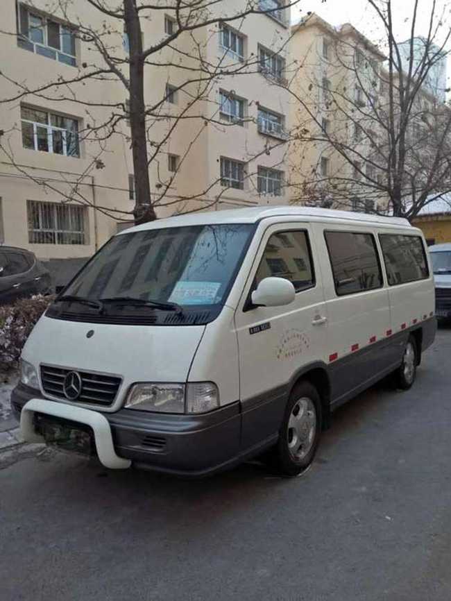 15座白色奔馳,圖一