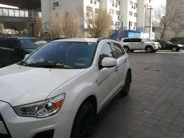 5座三菱劲炫SUV