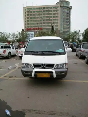 15座奔驰商务车