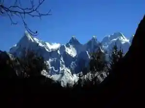 雪山剪影