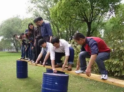 企业拓展之穿越沼泽