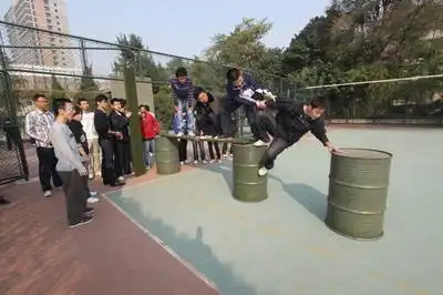 企业拓展之穿越沼泽