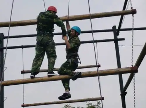 企业拓展之垂直天梯