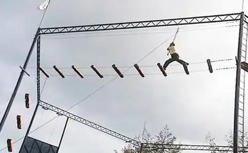 企业拓展之飞夺泸定桥