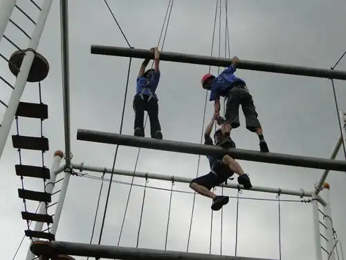 企业拓展之垂直天梯